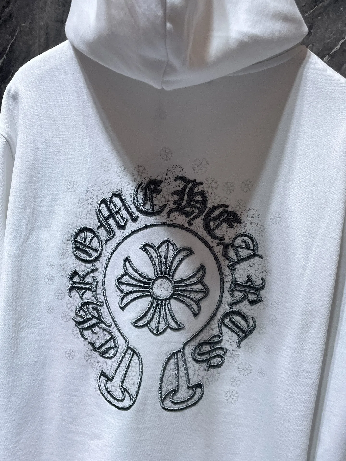 P260 Chrome Hearts Autumn and Winter 2025 Counter Synchronization Chrome Horseshoe Sanskrit Cross Embroidery Hooded Sweatshirt Vacuum Embroidery Method! Heavy embroidery! ! ! Tens of thousands of needles! ! Improved customized version of 1:1 high-gram weight high-quality fabric Recommended color: white black code number: S, M, L, XL